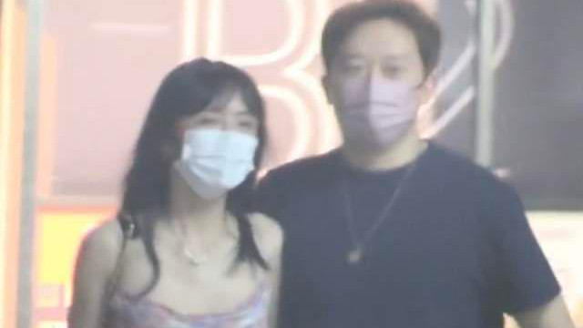 蔡文静|32岁蔡文静被曝新恋情！与男子牵手搂腰不避嫌，还同回住所疑同居