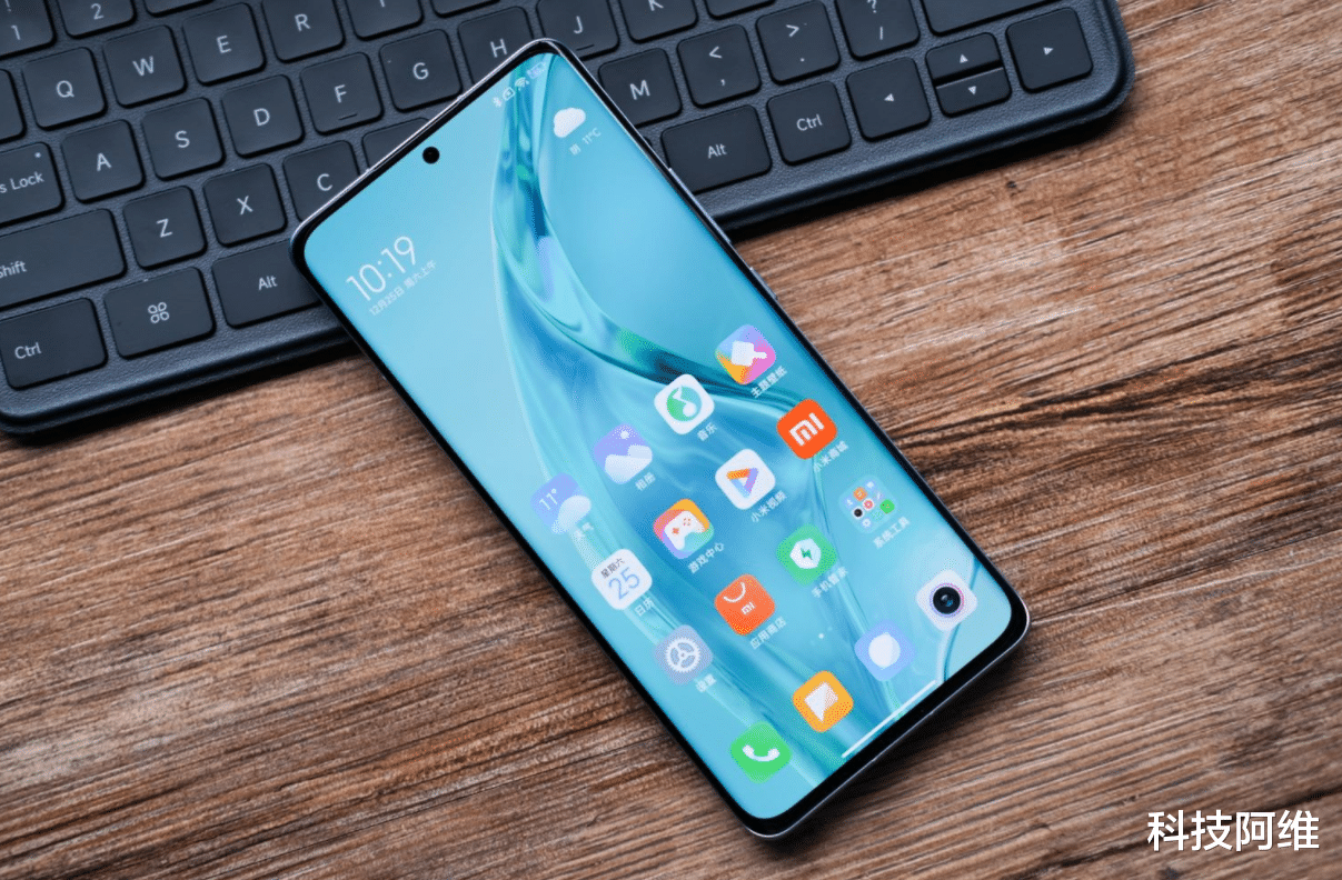 小米科技|小米12降至“新低价”，累计下跌1000元，从高端市场跌至中端市场