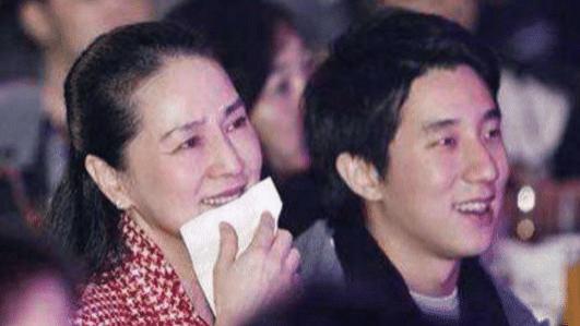 林凤娇|当年的林凤娇到底多漂亮？在没P图的年代，甩小20岁的吴绮莉好几条街