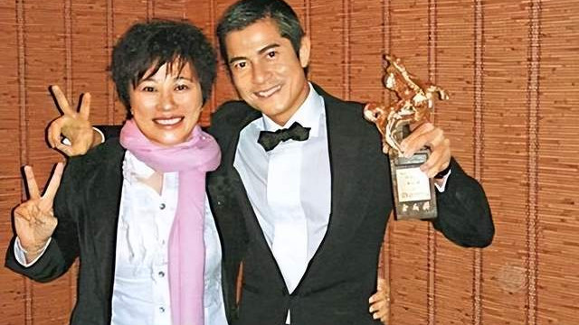 郭富城|一路走好！郭富城经纪人小美的父亲不幸去世，郭富城携妻女拜祭