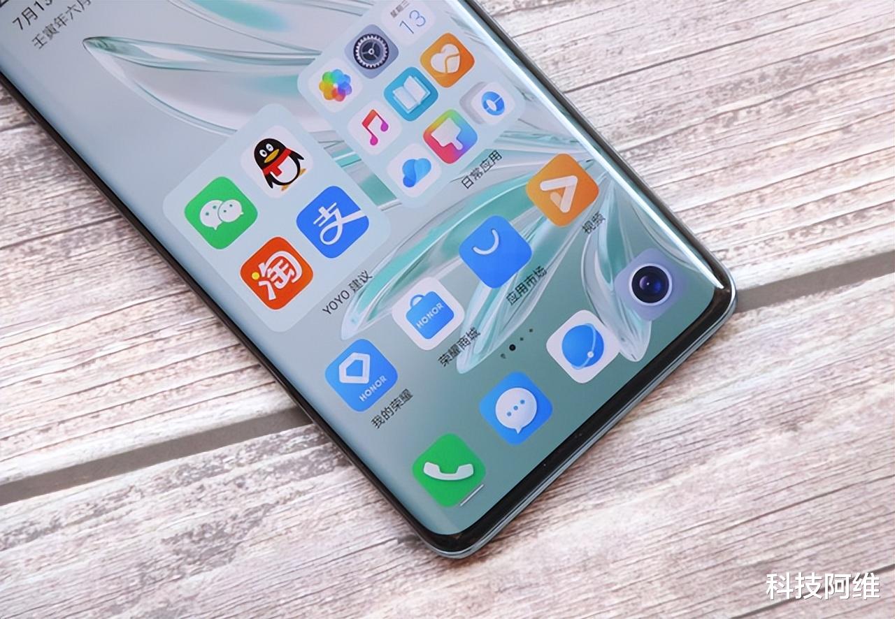 荣耀|开卖仅三个月下跌700元，256GB+100W闪充，荣耀新旗舰售价更亲民