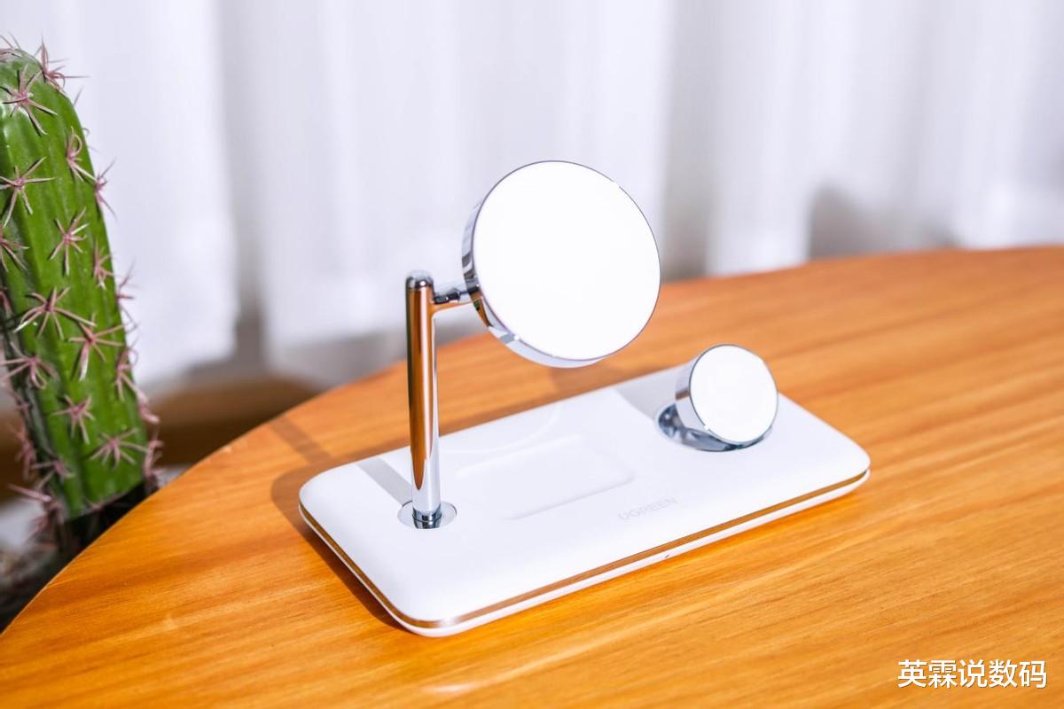 苹果|能否成为年度苹果无线充之王？绿联三合一磁吸无线充上手体验