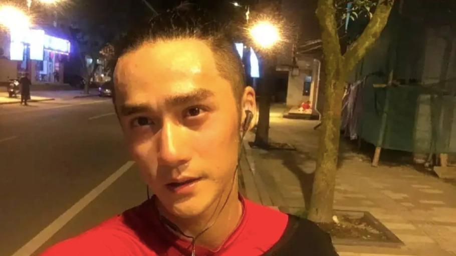 蒋劲夫|蒋劲夫沦落到送外卖收废品了？仍住着豪华别墅，靠拍段子卖惨而已