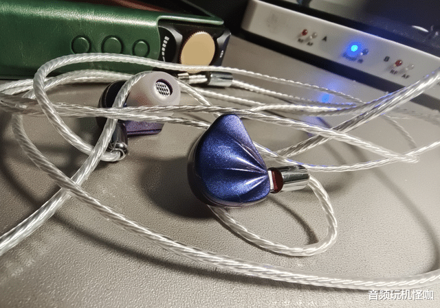 耳机|一个人用的耳机就算再不好,并不足以证明是小白,但却很普遍