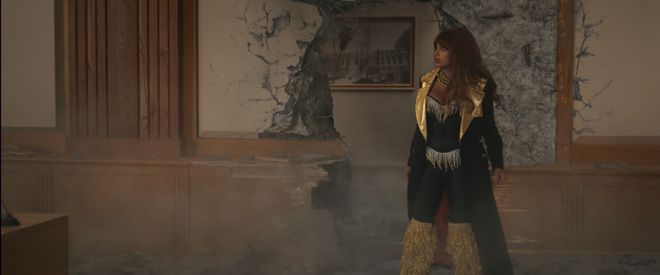 珍妮弗|《女浩克》第1集彩蛋解析，打破第四面墙，月光骑士与钢铁侠客串