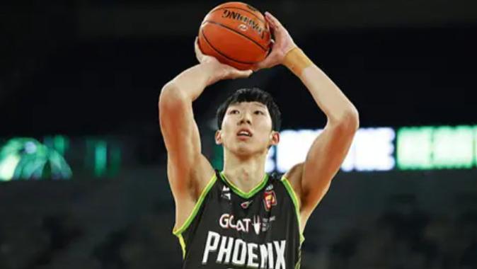 周琦|周琦24分钟轰25分，两次暴扣点燃全场，还有望重回NBA吗？
