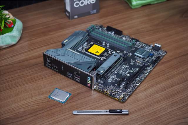 iPhone|黑化特供来袭,i5-12490F搭配微星B660M,性能提升值得你 期待