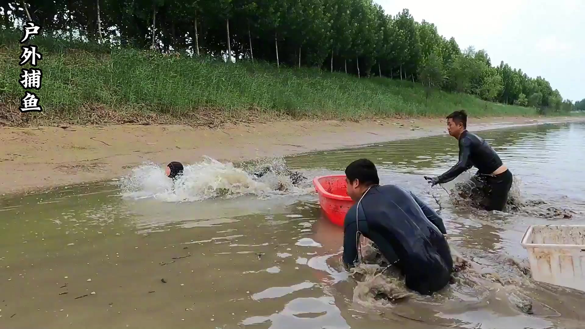 捕鱼大队浩浩荡荡下水，到底是多大的家伙