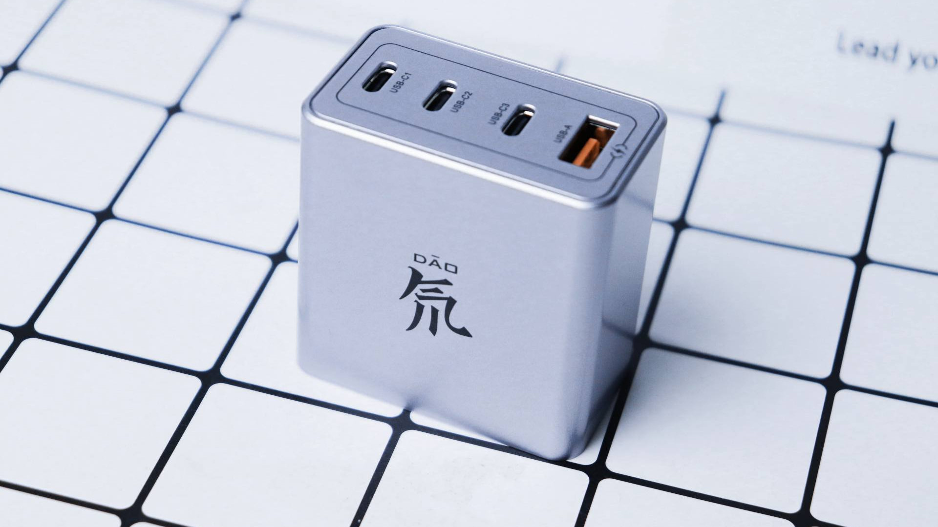 努比亚|体积小巧颜值高，氘锋能量块65W四口氮化镓体验，出行携带必备神器