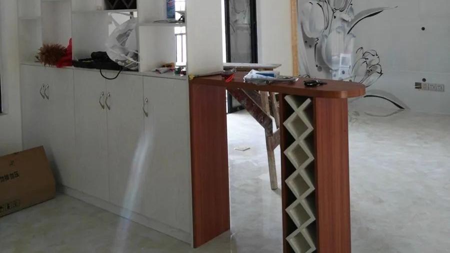 朋友新家装好，摆上家具更漂亮了，客餐厅的隔断更是匠心独运