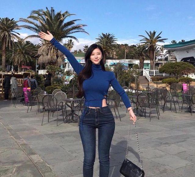 acgn漫评|韩国女模被称真人“海贼女帝”,黄金比例身材,运动让她魅力四射