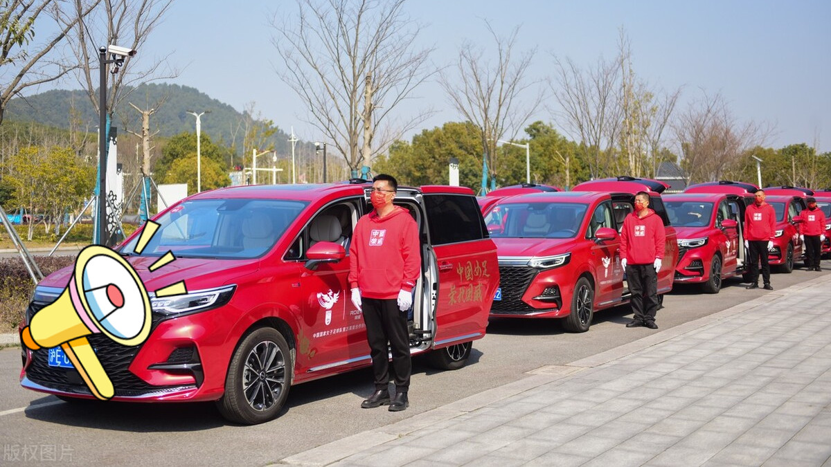 男足|警车护航+20辆中国红商务车助阵！女足再获100万去上海，男足羡慕