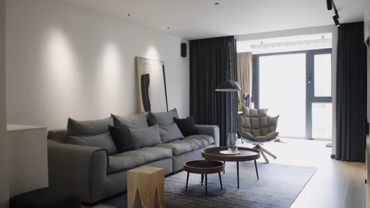 越来越多人装修时坚持极简风，全屋不装主灯，收纳藏而不露