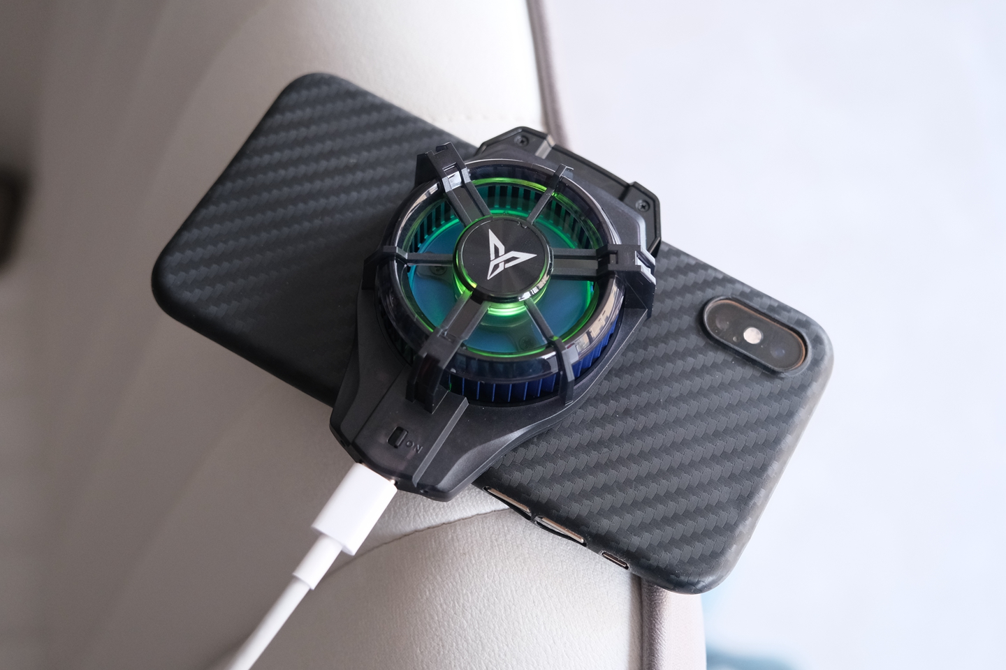 华为|超频制冷，温度骤降22℃，飞智手机散热器B5系列