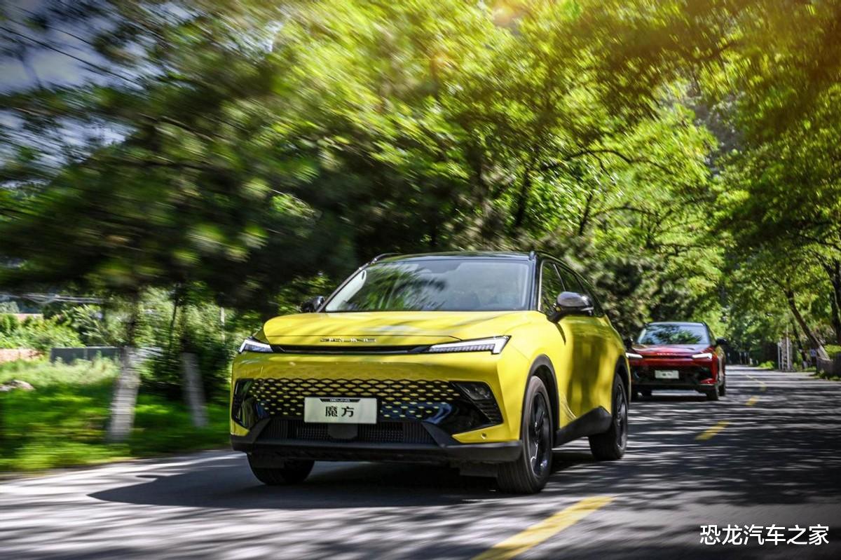 华为鸿蒙系统|超跑同款VGT加持，还有华为鸿蒙座舱，这款车不到十万就能买