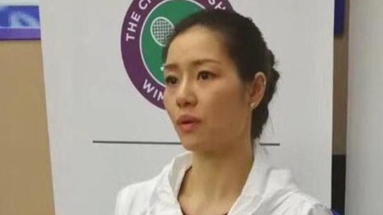 大威廉姆斯|网坛一姐李娜近照，退役8年皮肤白皙，女人味十足球迷认不出