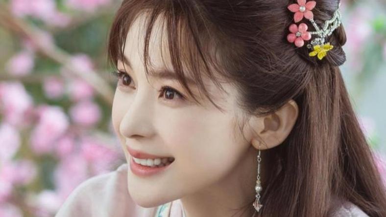 赵樱子|赵樱子：出道就演女主，如今直播带货遭众嘲，发杨超越丑照引关注