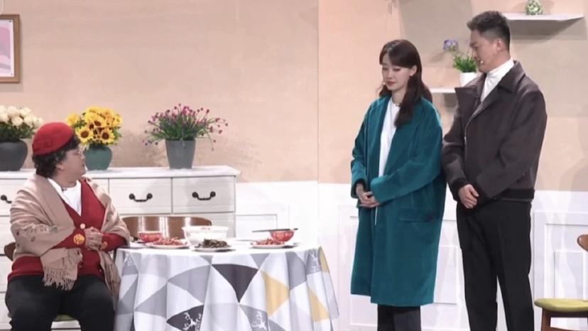 张小斐|有种身高叫张小斐的腿长，为驾驭裤子，鞋跟春晚台上台下两种高度