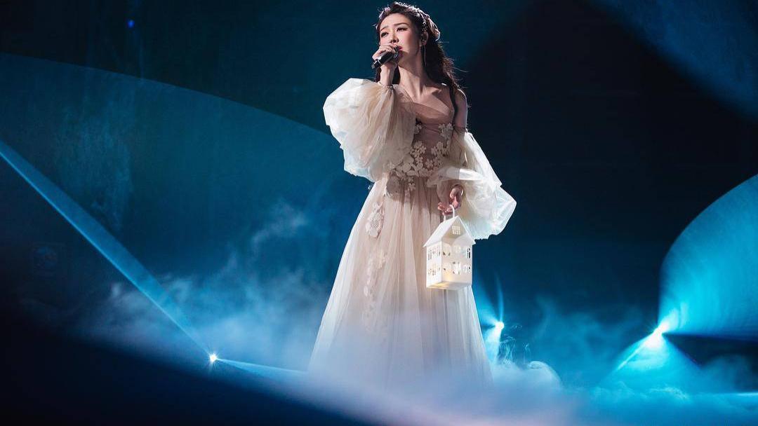 那英|《乘风破浪》初舞台：徐梦桃可爱，张天爱绝美，那英宁静浑身是戏