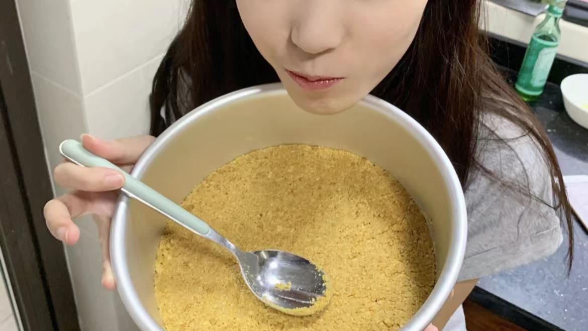 热搜上令人毛骨悚然的“一碗豆面”事件，藏着多少年轻人的噩梦！
