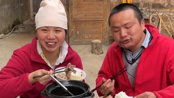 |飘了？牛爱芳对丈母娘不客气，满仔去向成谜，网友：合约到期了