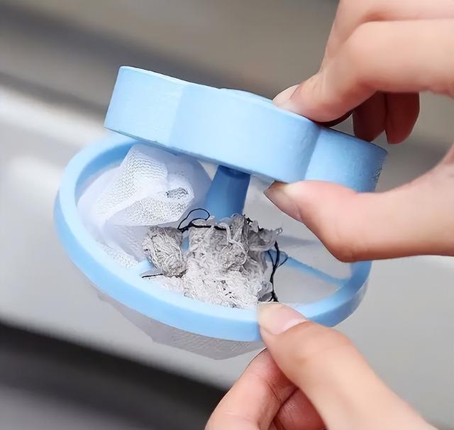 洗衣机|洗衣机下面有个“开关”，很多人都不知道，难怪衣服洗完全是毛絮