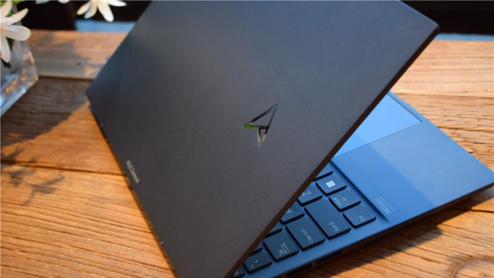 锐龙|华硕好屏+锐龙7 6800U，既有生产力又有爱奇艺 华硕灵耀X 13锐龙版评测