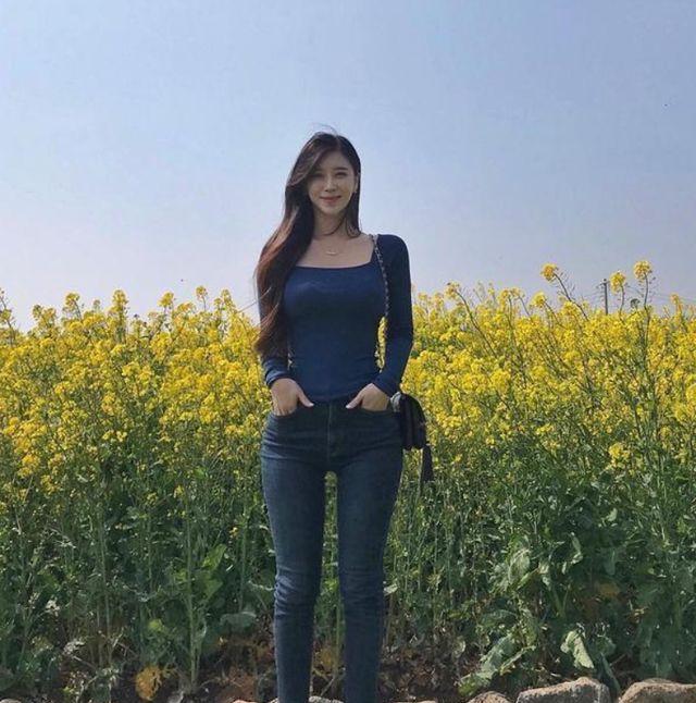 acgn漫评|韩国女模被称真人“海贼女帝”,黄金比例身材,运动让她魅力四射