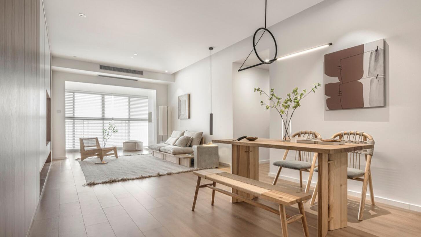 90㎡的精装房，她坚持要给墙面刷大白，完工后，效果出乎意外的好