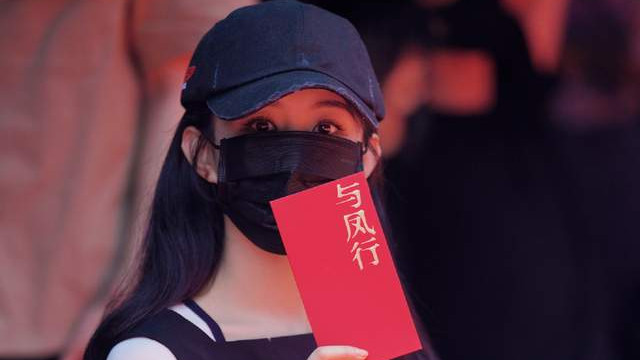 赵丽颖|赵丽颖新剧开机，官微意外公开全新身份，被代拍吓到的表情亮了！