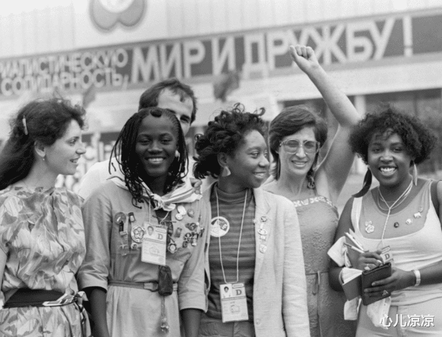 苏联|勾搭苏联漂亮女孩，白拿高额补助：黑人留学生在苏联为何这么狂？