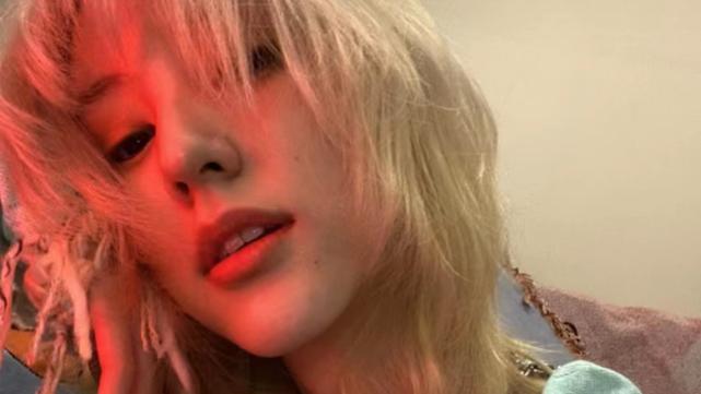 华晨宇|华晨宇绯闻女友不受影响，晒纯欲风美照，被指似非主流评论区沦陷