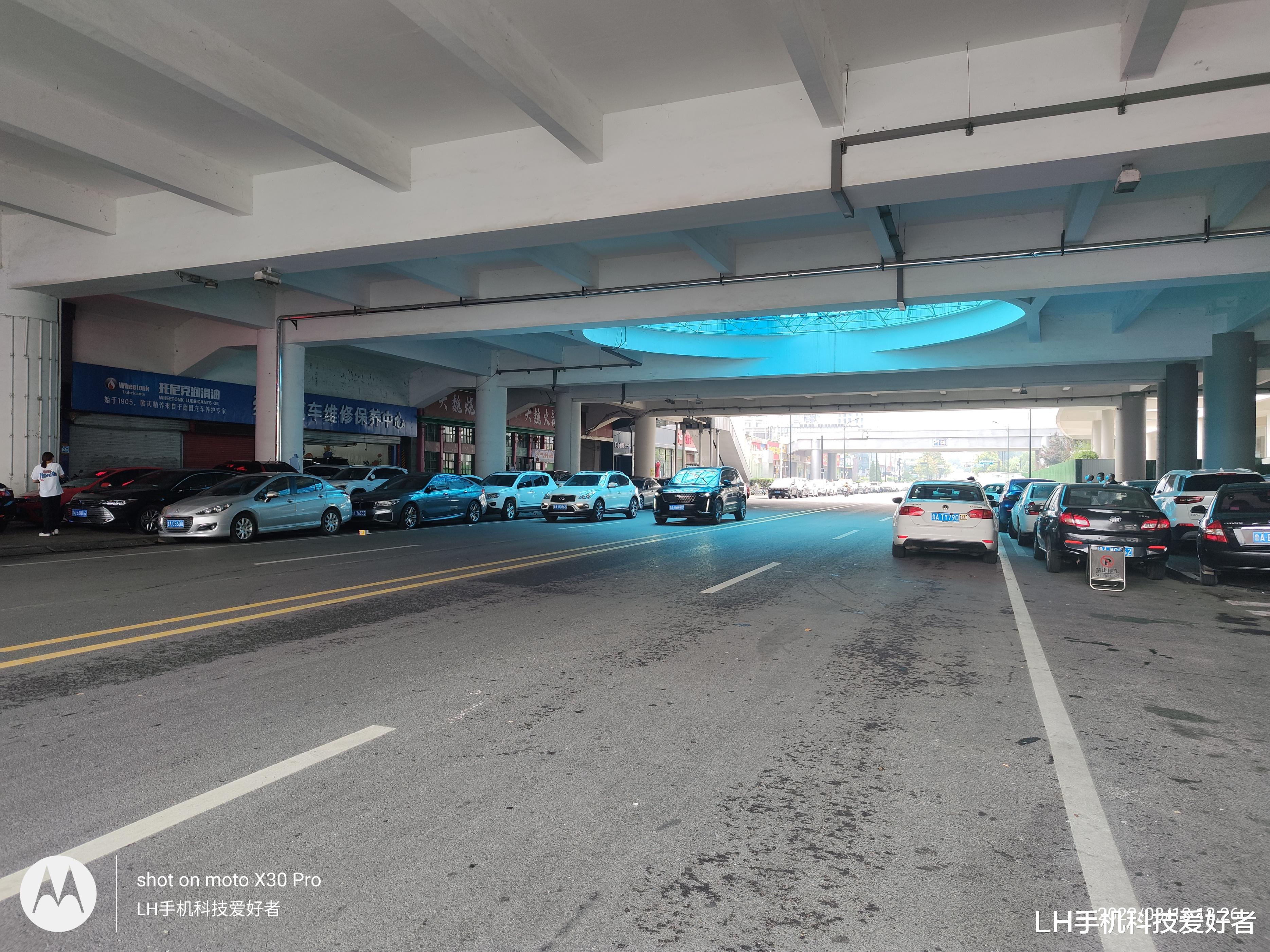 摩托罗拉|moto X30 Pro详细测评,两亿像素不是噱头,同价位用料最均衡