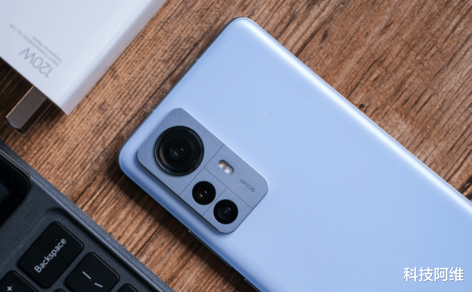 小米科技|小米12降至“新低价”，累计下跌1000元，从高端市场跌至中端市场