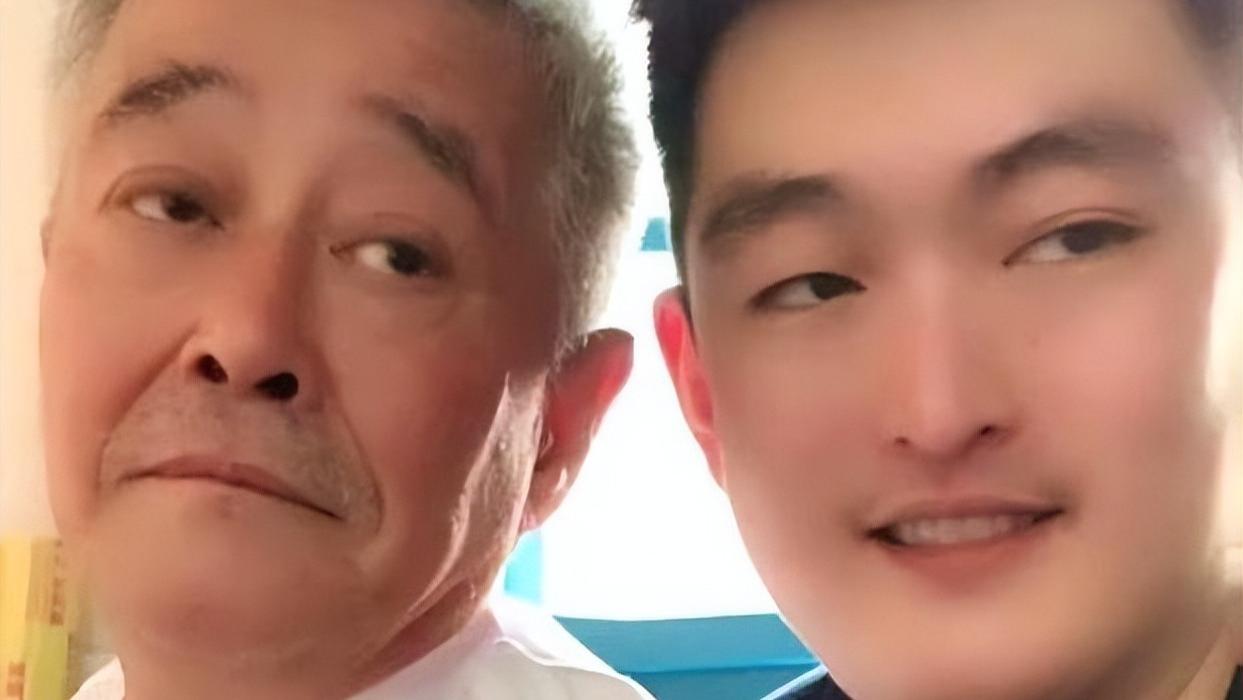 赵本山|月薪7500不如普通人，赵本山儿子自曝是最穷富二代，每天按时上班