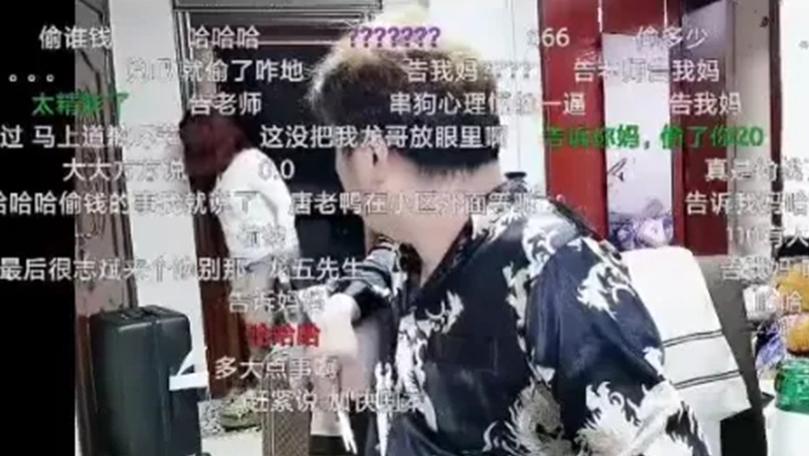 acgn漫评|斗鱼平台元老级主播强势与女友分手，隔天却下跪求复合引起水友调侃！