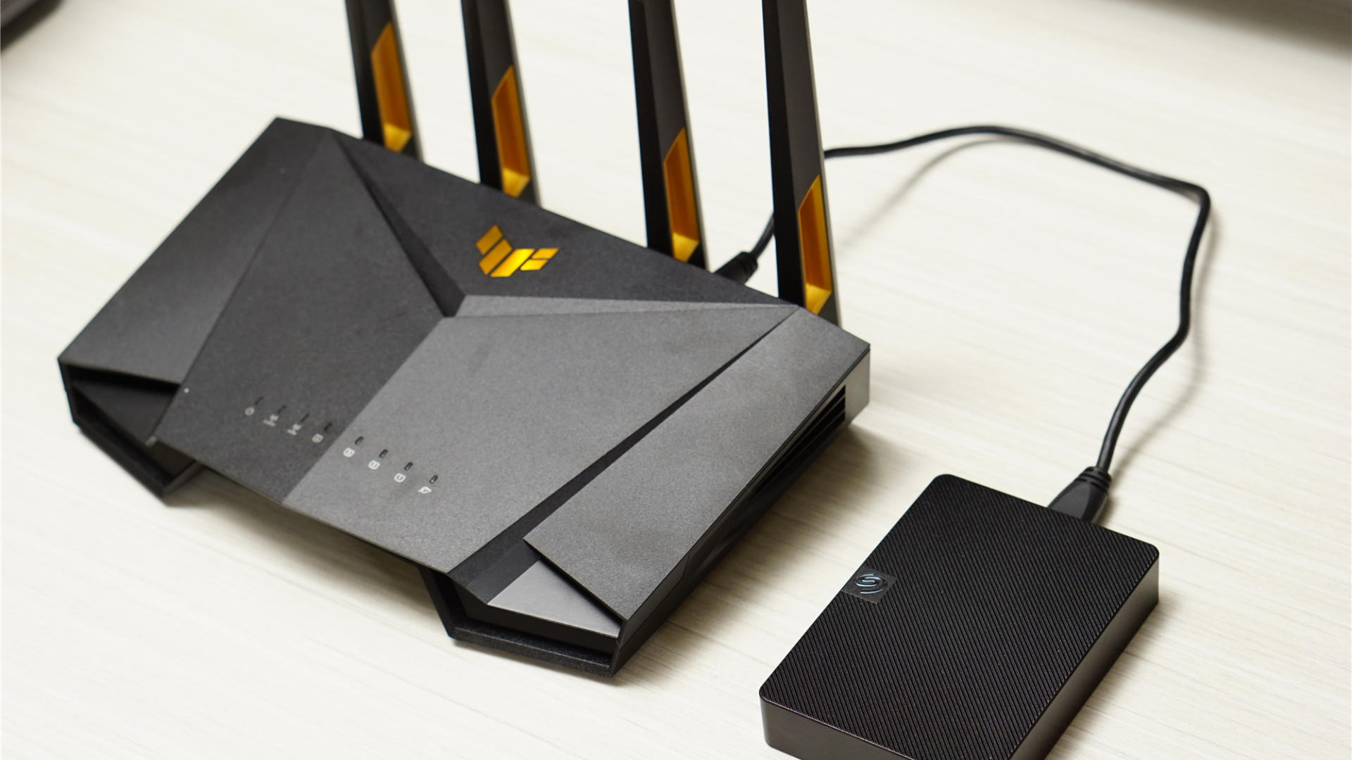 路由器|路由器+移动硬盘=易NAS? 呦呵，还真行