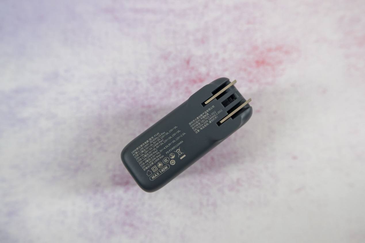 充电器|小体积,大功率,多接口,疾速快充,IDMIX 140W氮化镓充电器体验