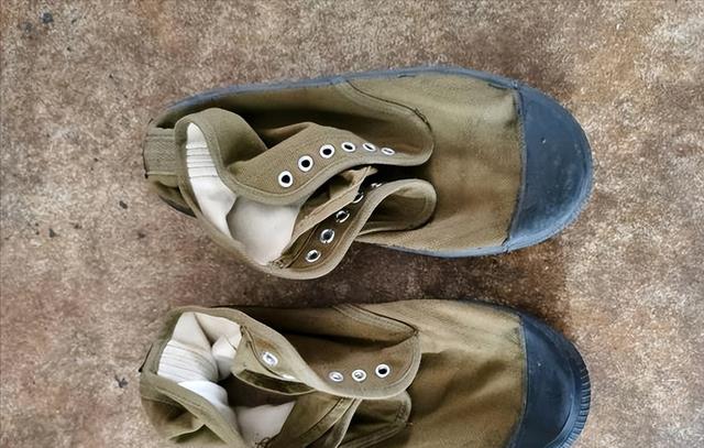 《长津湖》里的解放鞋，流行50年，4大缺点令它最终退出历史舞台