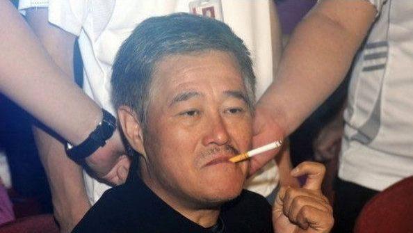 赵本山|赵本山巅峰时期有多厉害？怀中抱美人都不算啥，最后一张才叫霸气