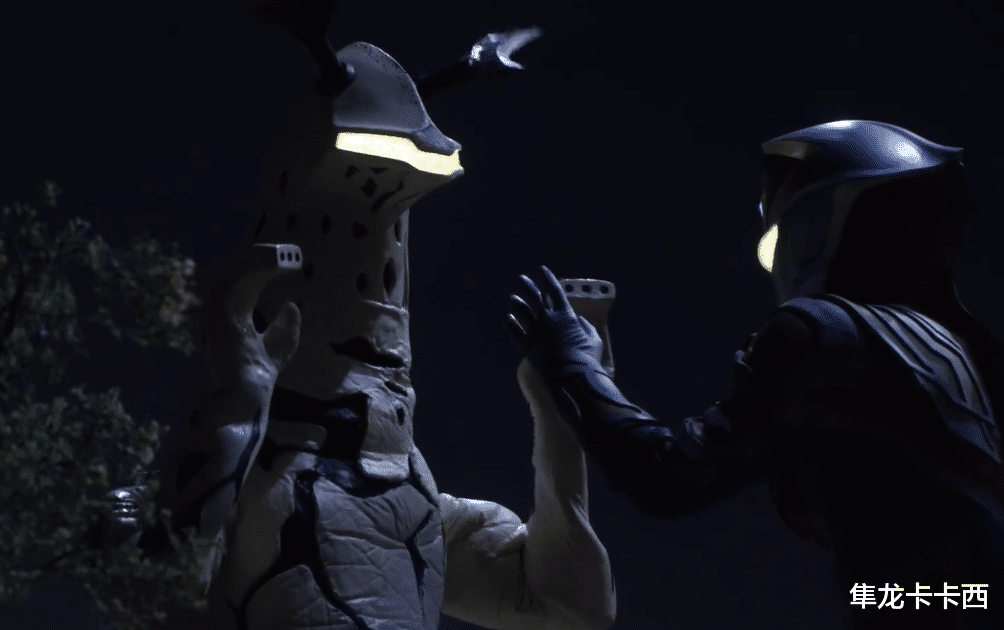 acgn漫评|德凯奥特曼5话致敬场面 乡秀树很忙 米库拉斯：你清高你了不起