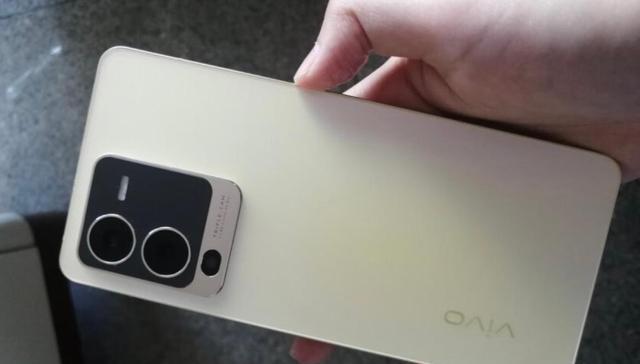 vivo|价格2699元，vivoS15手机值得买吗？看完用户评价就知道了