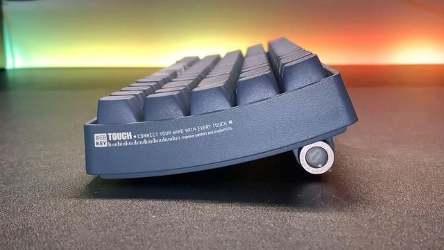 机器人|可柔可刚-洛斐“小翘”暗夜黑机械键盘-慢漫蔓MAN测评