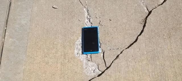 诺基亚105|这台毫不起眼的功能机诺基亚105,卖了2亿台