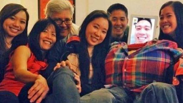 |国外网友晒“超失败”全家福，张张充满意外，奇葩画风逗乐网友