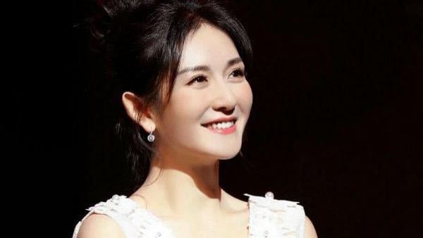 谢娜|谢娜买包借包文婧3万澳元，回来只还她3万人民币，结果包文婧生气了