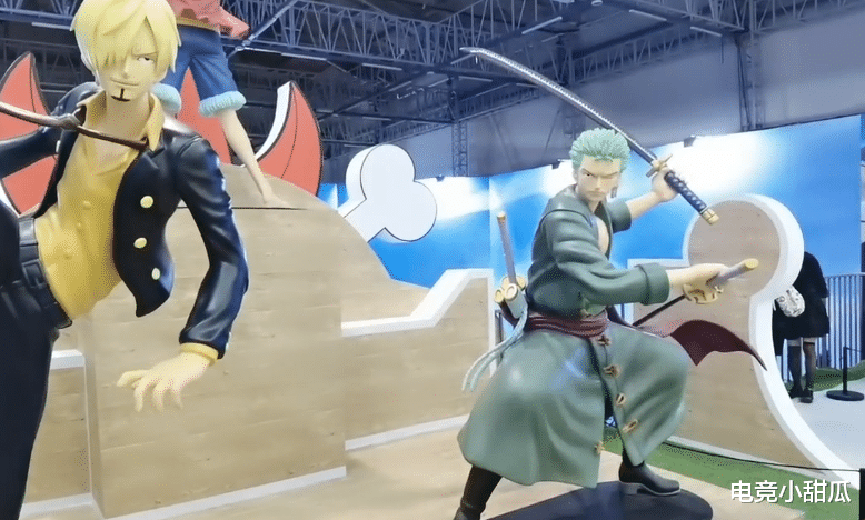 海贼王|钱小佳化身二次元小子，感受海贼王漫展魅力，娜美女帝永远的最爱