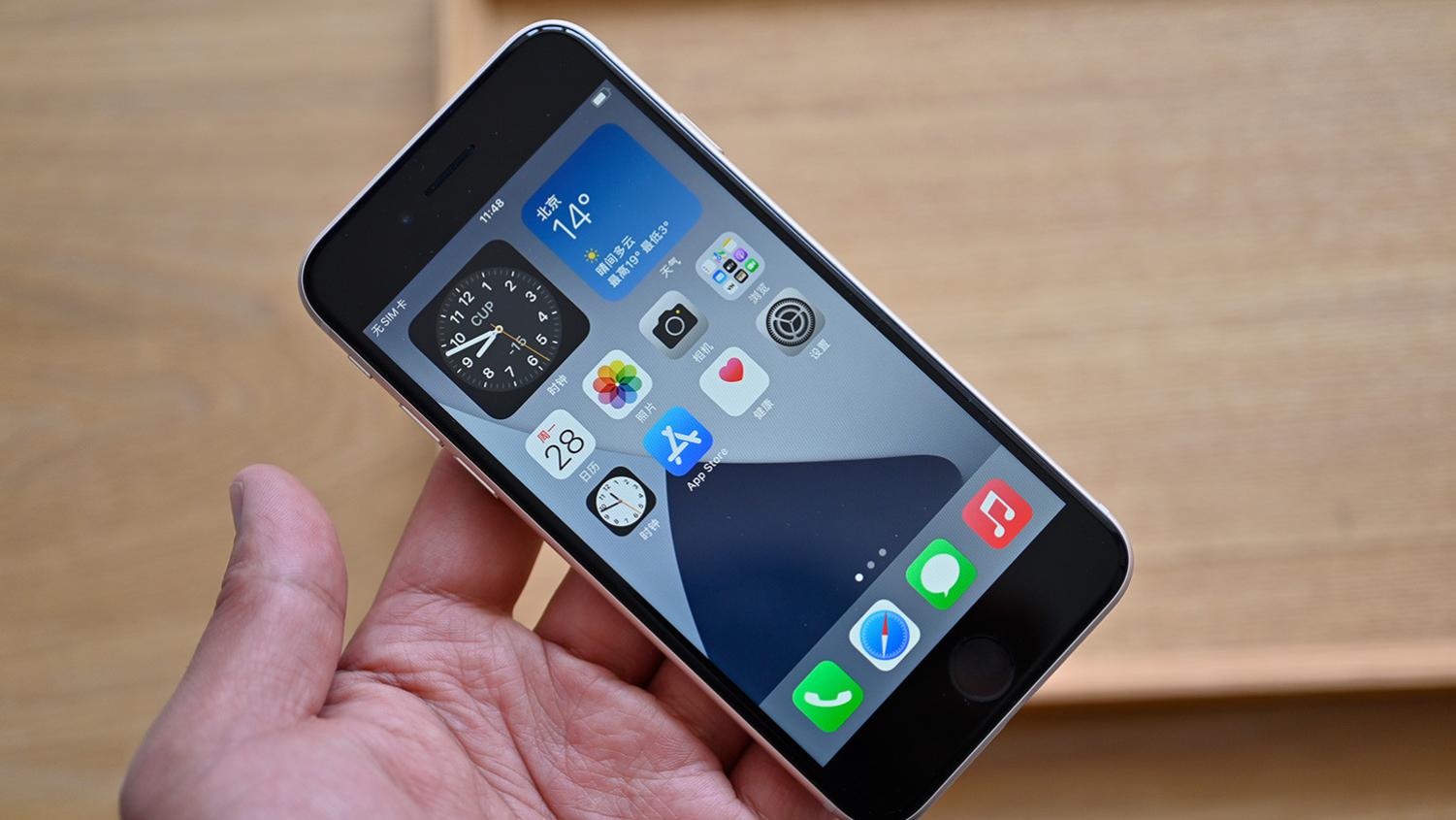 OPPO|缺乏创新但价格不低，面对当下的市场，买这四类手机还需慎重