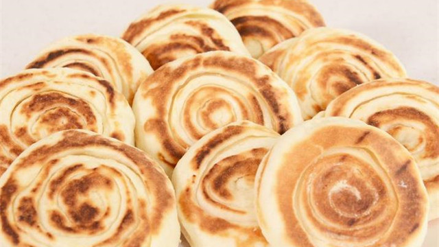 蛋黄|比葱油饼还好吃的盘阳饼，你吃过吗？金黄酥脆太香了