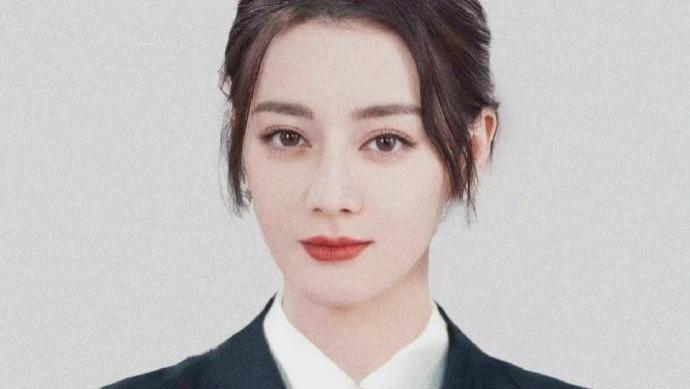 杨幂|八卦曰：佟大为给热巴抬咖，宋祖儿贴杨幂，曾志伟哥哥，汪小菲急